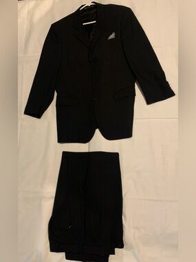 Emanuel Ungaro Black Men's Suit Jacket and Trousers 40R/32 W